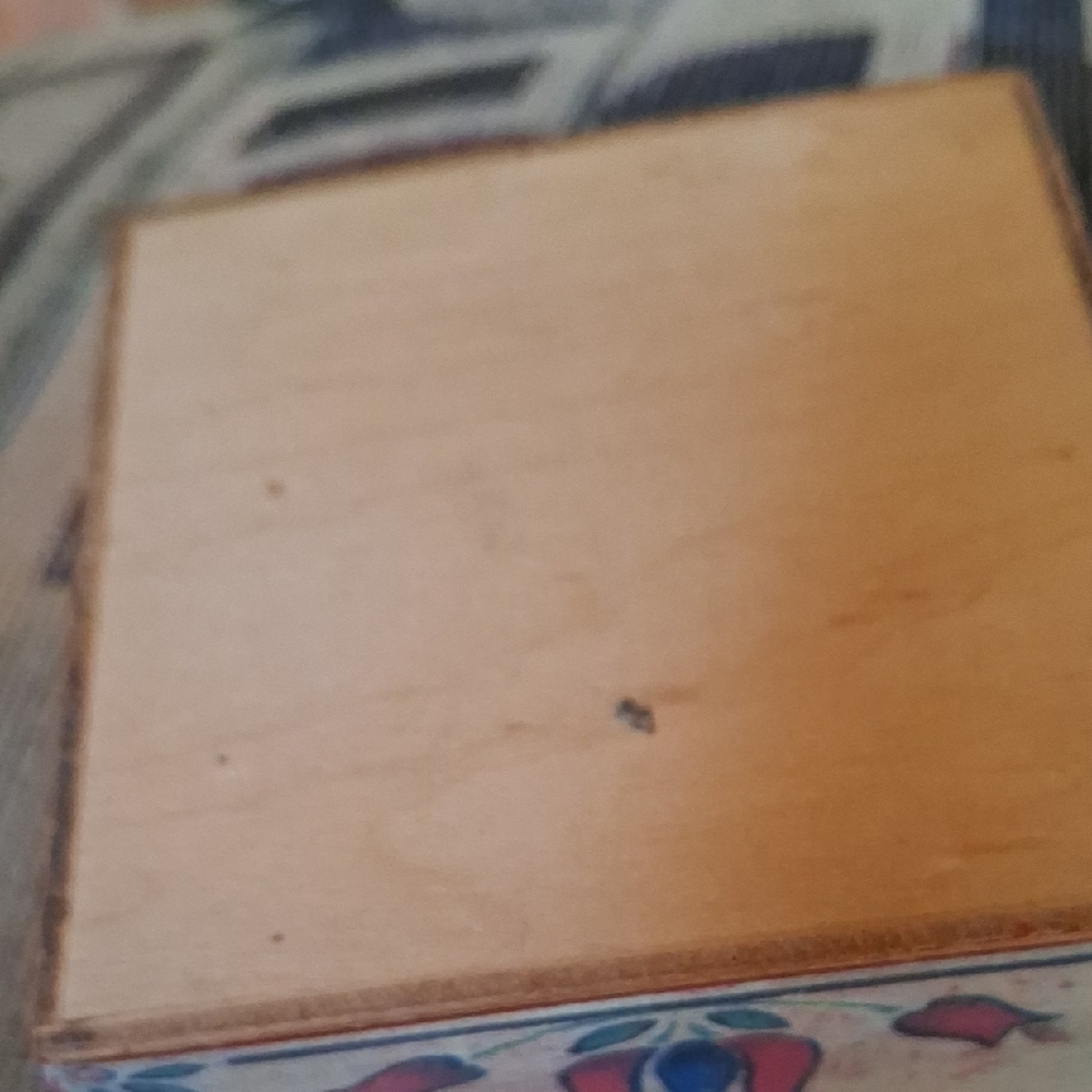 Hand-Painted Wooden Trinket Box with Equestrian Motif Vintage - Picture 3 of 7